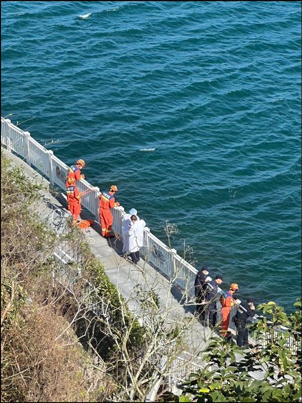 女游客疑因拍照在深圳坠海溺亡 遗体已存放殡仪馆(图)