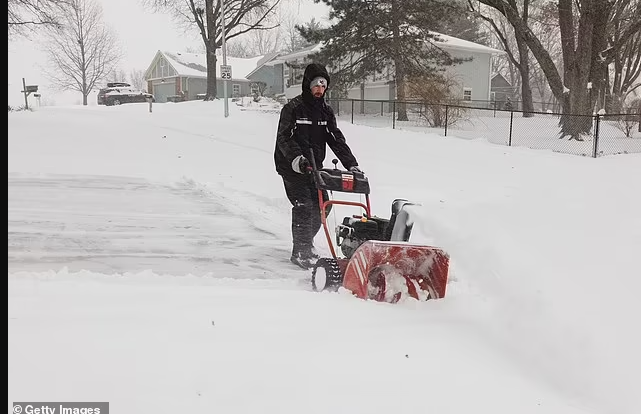 美国南部多州暴雪来了!18州发布警告:非必要勿出行(图)